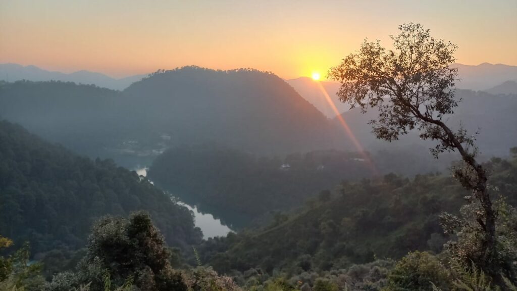 Fredys Bungalow Walk Sunset View